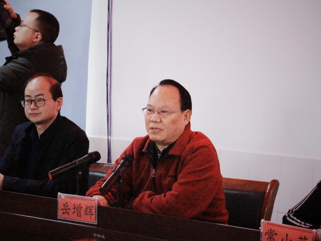 针灸推拿学院院长岳增辉教授指出,这是首次将在校本科生带到伟人故里,让学生们亲自体验如何将理论知识运用于社会实践,如何用理论知识为老百姓谋健康,如何将理论知识与临床实践相结合,希望通过此次活动进一步提高学生们社会实践能力。
